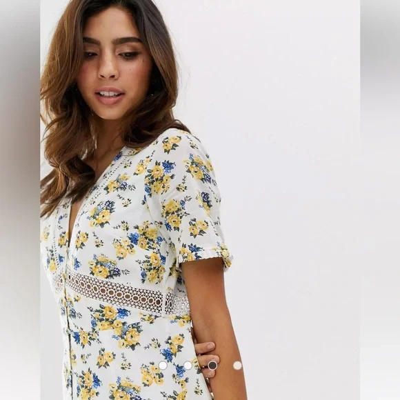 ASOS Lace Insert Button Through Maxi Tea Dress In Ditsy Floral - Picture 4 of 5